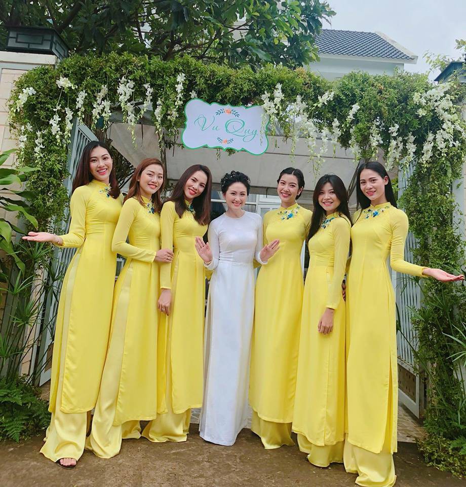 Đội hình bê tráp toàn mỹ nhân Vbiz xinh đẹp, nổi tiếng trong đám hỏi của Top 6 Hoa khôi áo dài 2014 - Ảnh 4.