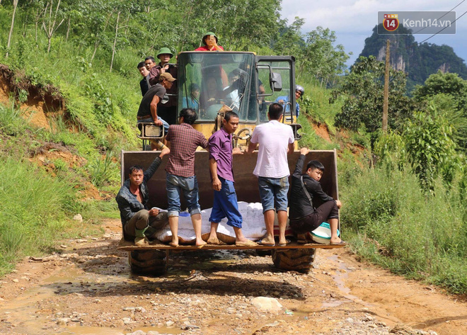 Người thân của phó bị thư xã bị lũ cuốn trôi: Tháng 8 tới đây gia đình dự kiến sẽ tổ chức đám cưới cho cậu con út, vậy mà... - Ảnh 5.