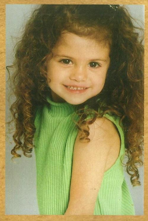 Selena Gomez đ&atilde; tr&ograve;n 26 tuổi v&agrave; đ&acirc;y l&agrave; loạt ảnh chứng minh nhan sắc c&ocirc; từ b&eacute; đến lớn vẫn như một thi&ecirc;n thần! - Ảnh 4.