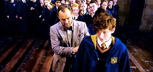 Trailer Fantastic Beasts 2 gây bồi hồi xúc động với chiếc vé về tuổi thơ ở trường Hogwarts - Ảnh 6.