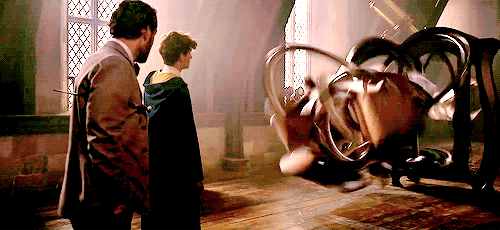 Trailer Fantastic Beasts 2 gây bồi hồi xúc động với chiếc vé về tuổi thơ ở trường Hogwarts - Ảnh 7.