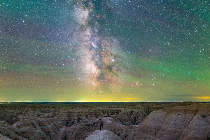 Những bức ảnh ngoạn mục về vũ trụ huyền ảo v&agrave; kỳ b&iacute; - Ảnh 2.