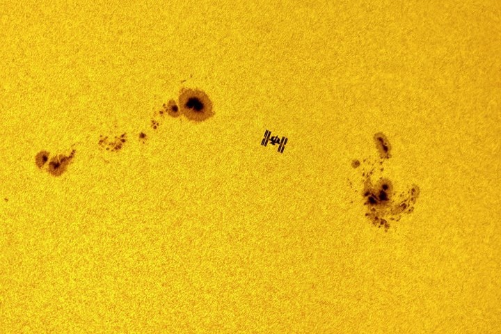 Những bức ảnh ngoạn mục về vũ trụ huyền ảo v&agrave; kỳ b&iacute; - Ảnh 16.