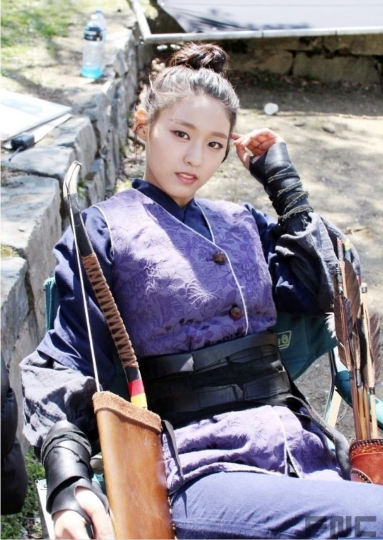 seolhyun-4-1532194866418874411141.jpg
