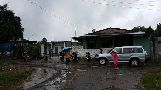 Đang khám nhà Nga vọc trong vụ tra tấn dã man người làm thuê - Ảnh 3.