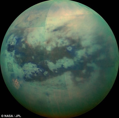 Titan trong buổi hoàng hôn - ảnh: NASA