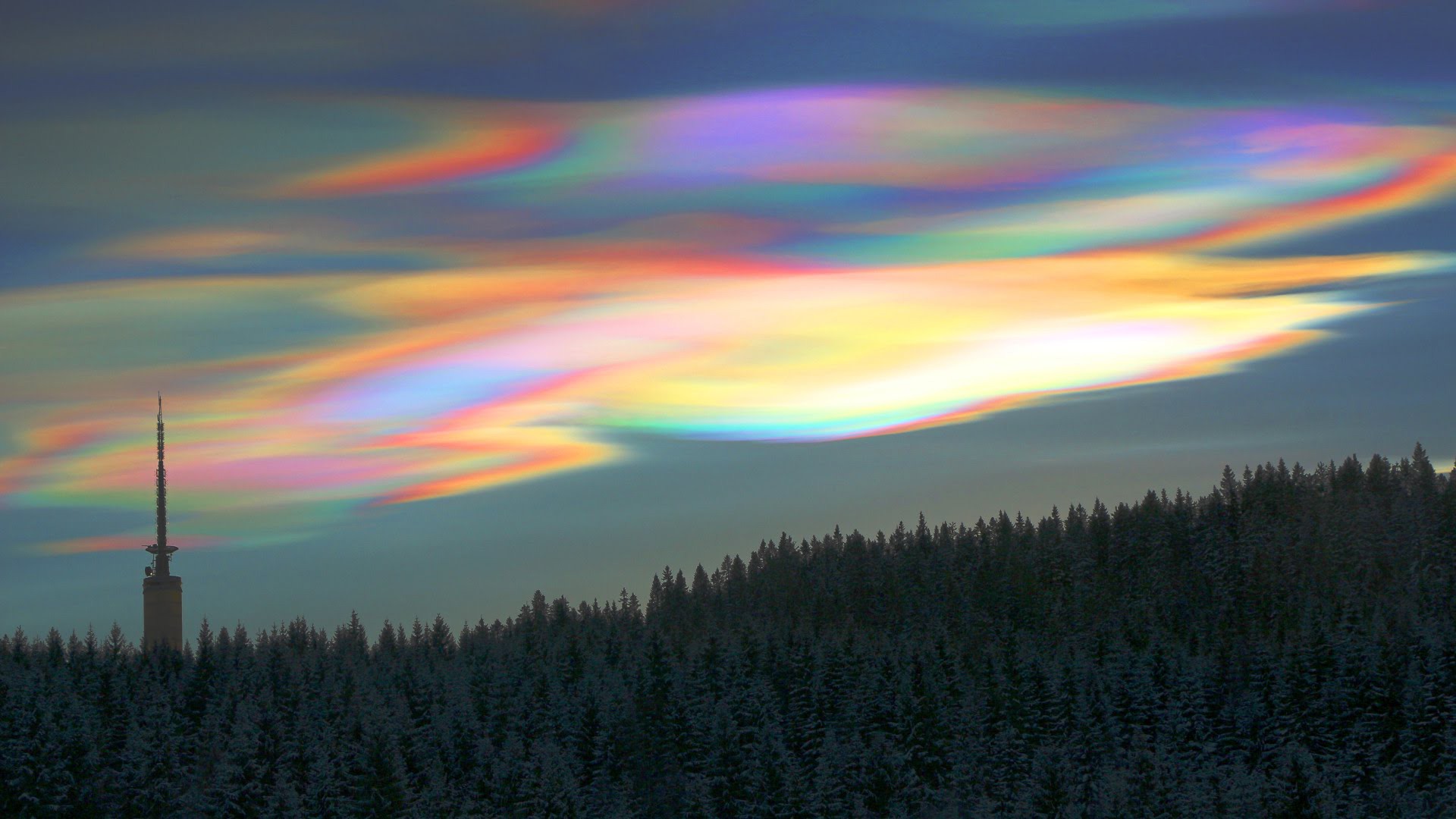 Цветные явления. Полярные стратосферные облака. Стратосферные перламутровые облака. Природное явление перламутровые облака. Полярное сияние в Антарктиде.