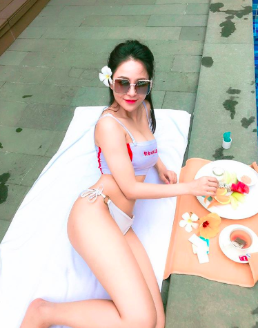 Trong cuộc chiến bikini giữa các hotgirl World Cup, ai đang là người thắng thế? - Ảnh 1.