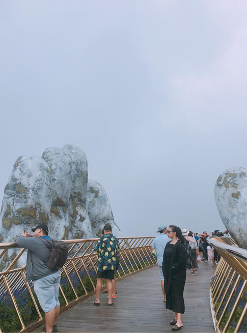 Tung ảnh chê Cầu Vàng ở Đà Nẵng đông nghịt khách, khác xa với tưởng tượng - người đăng bị ném đá vì quy chụp - Ảnh 6.