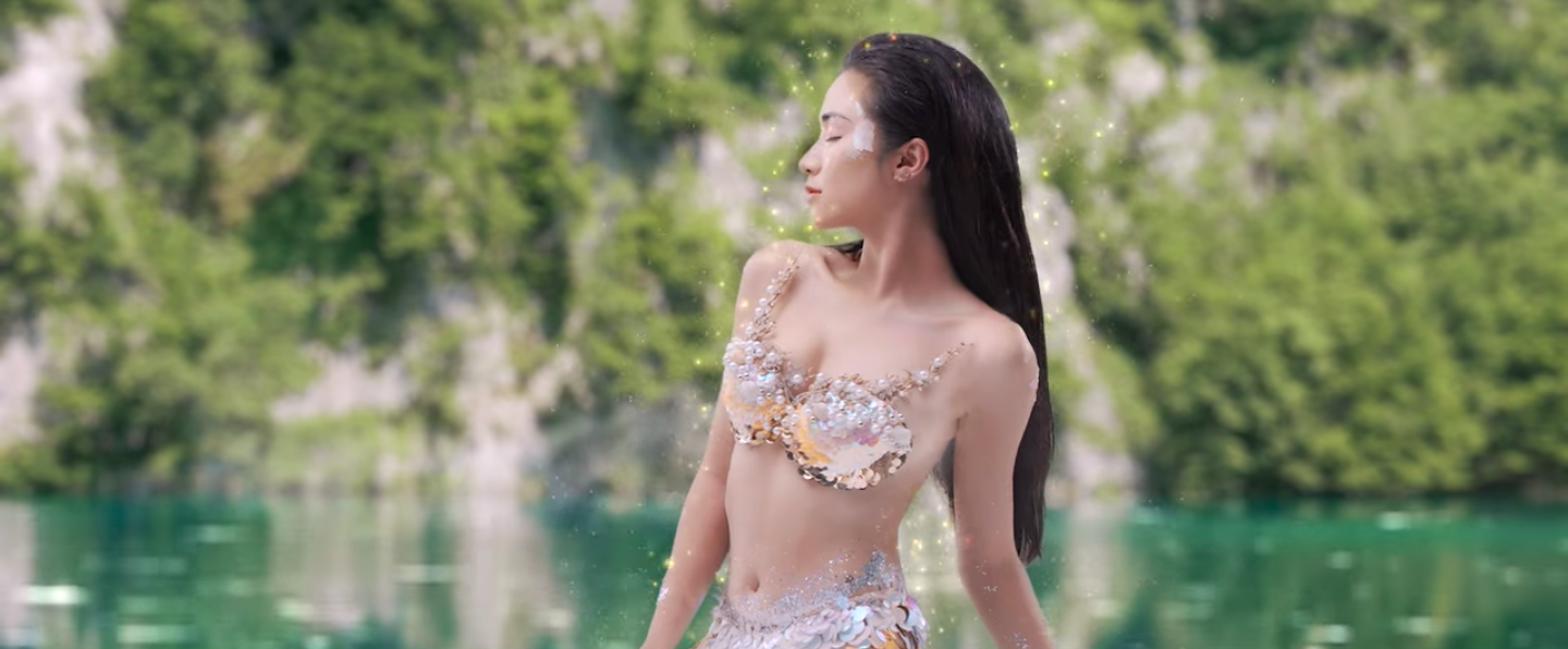 Khác với tưởng tượng, nàng tiên cá Hòa Minzy lại tạo hình ăn như bị bỏ đói trong MV mới - Ảnh 6. Khác với tưởng tượng, nàng tiên cá Hòa Minzy lại tạo hình ăn như bị bỏ đói trong MV mới - Ảnh 6.