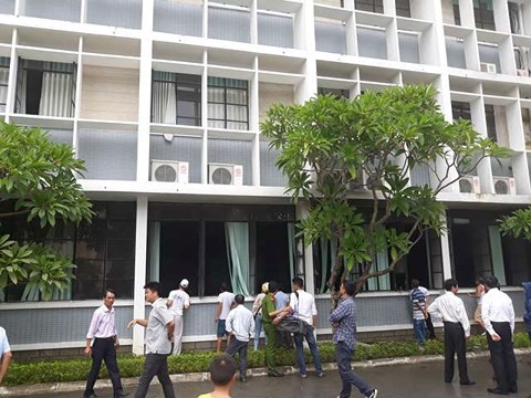 Ch&aacute;y dữ dội tại Hội trường Đại học Y dược Huế - Ảnh 2.