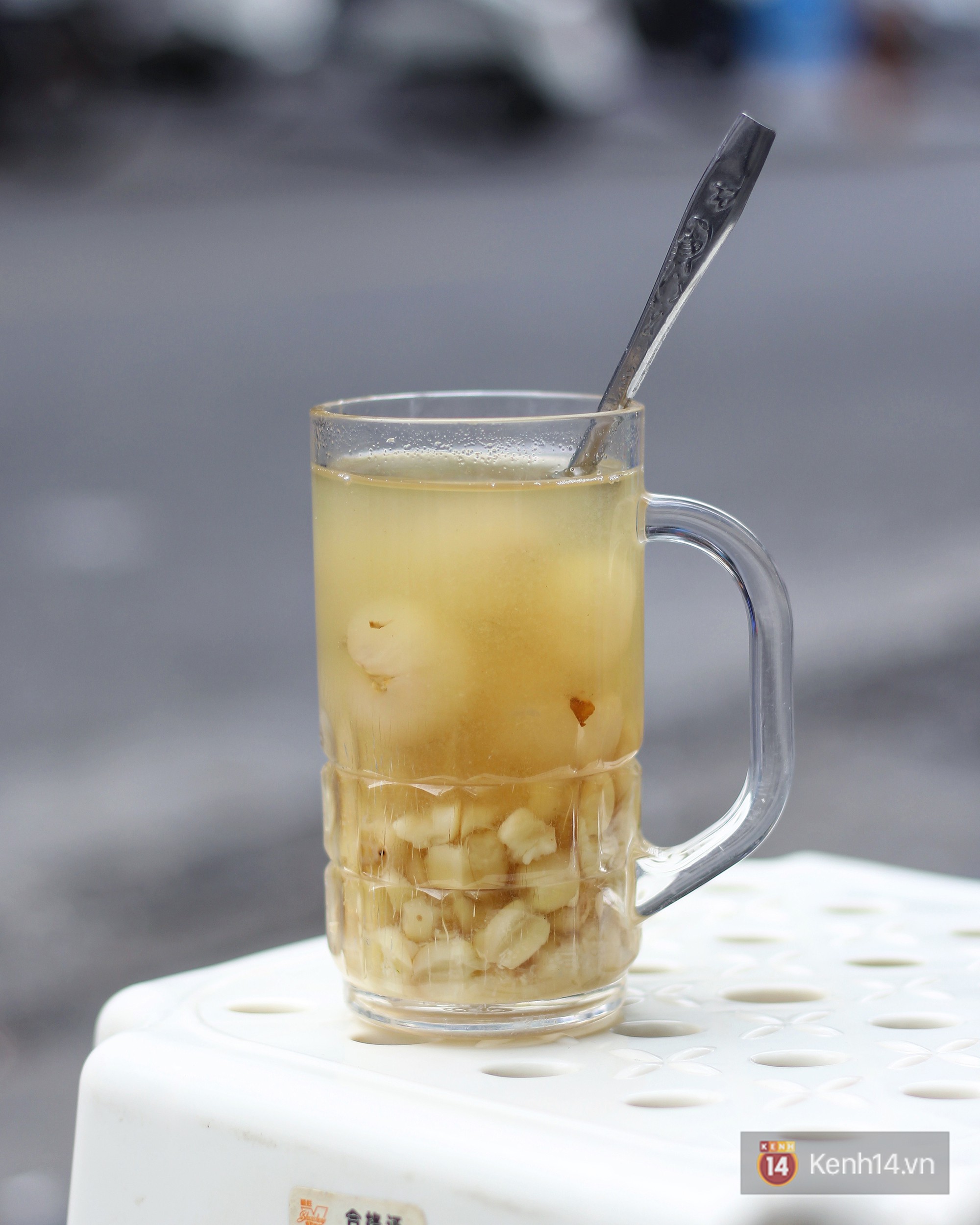 Ở Hà Nội có một món chè hạt sen long nhãn mà nhất định 