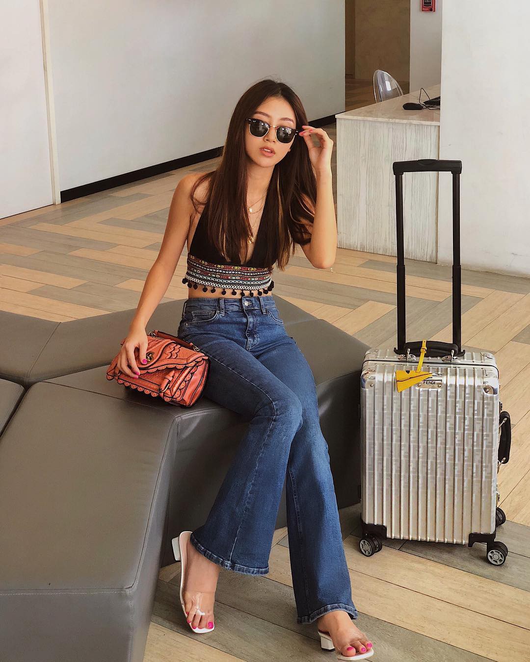 Loạt sao Việt, Hàn cho tới Hollywood đều có những gợi ý cực ngọt ngào cho street style mùa hè tuần qua - Ảnh 2. Loạt sao Việt, Hàn cho tới Hollywood đều có những gợi ý cực ngọt ngào cho street style mùa hè tuần qua - Ảnh 2.