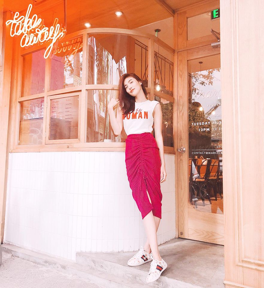 Loạt sao Việt, Hàn cho tới Hollywood đều có những gợi ý cực ngọt ngào cho street style mùa hè tuần qua - Ảnh 7. Loạt sao Việt, Hàn cho tới Hollywood đều có những gợi ý cực ngọt ngào cho street style mùa hè tuần qua - Ảnh 7.