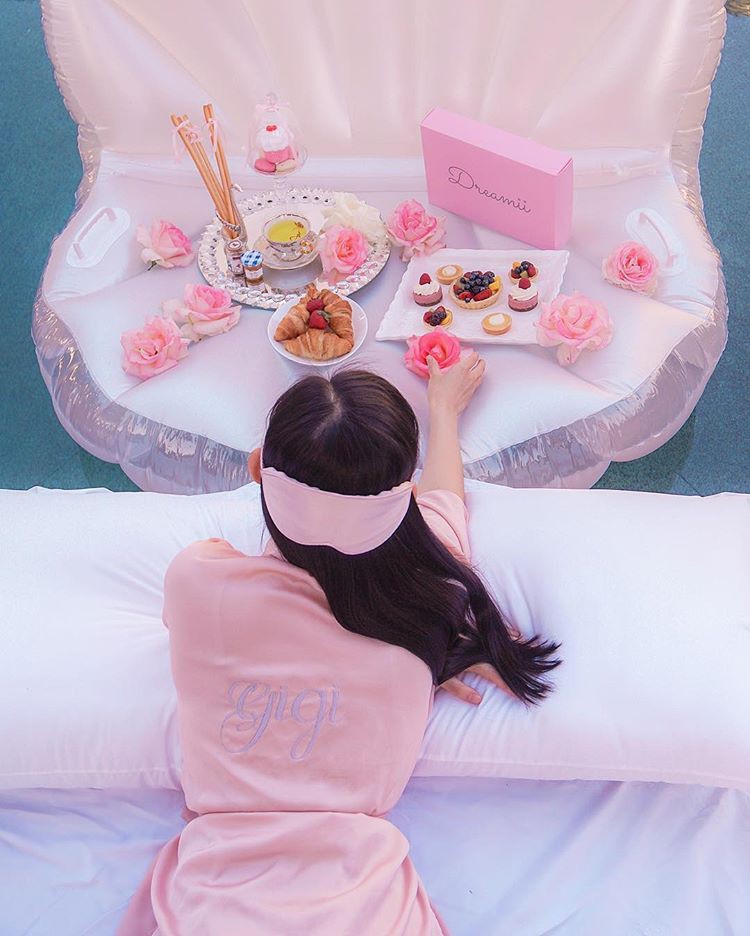 Hot trend khoe bữa sáng sang chảnh ở hồ bơi: Đỉnh cao của cuộc sống tận hưởng là đây! - Ảnh 6. Hot trend khoe bữa sáng sang chảnh ở hồ bơi: Đỉnh cao của cuộc sống tận hưởng là đây! - Ảnh 6.