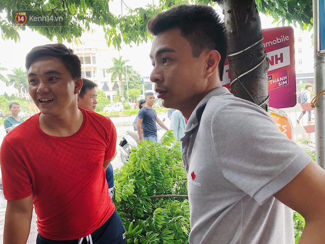 Người h&ugrave;ng ph&aacute; cửa cuốn cứu 2 ch&aacute;u b&eacute; giữa ngọn lửa dữ đ&ecirc;m ch&aacute;y chợ Gạo: Mặt c&aacute;c b&eacute; t&aacute;i m&eacute;t tr&ocirc;ng thương lắm - Ảnh 5.