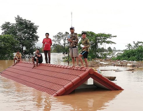 Các nước cử đội cứu hộ và viện trợ cho Lào khắc phục sự cố vỡ đập - Ảnh 1.