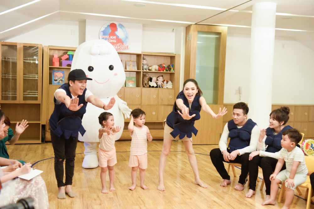 Khi đàn ông mang bầu: Trấn Thành tìm được cậu bé tỉ phú giúp vợ chồng nổi hứng chuyện con cái - Ảnh 12. Khi đàn ông mang bầu: Trấn Thành tìm được cậu bé tỉ phú giúp vợ chồng nổi hứng chuyện con cái - Ảnh 12.
