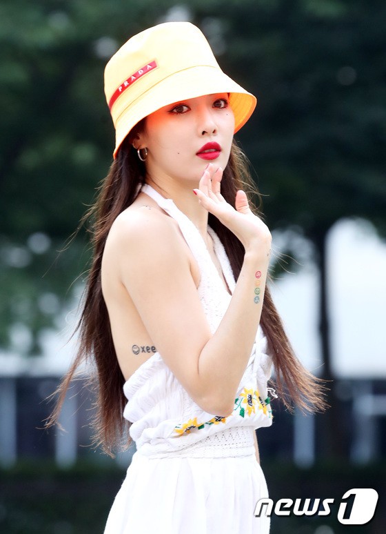 Hyuna lại bị ném đá vì quá phản cảm, Umji bất ngờ đẹp đến mức đọ được với nữ thần lai Nancy (Momoland) - Ảnh 3.