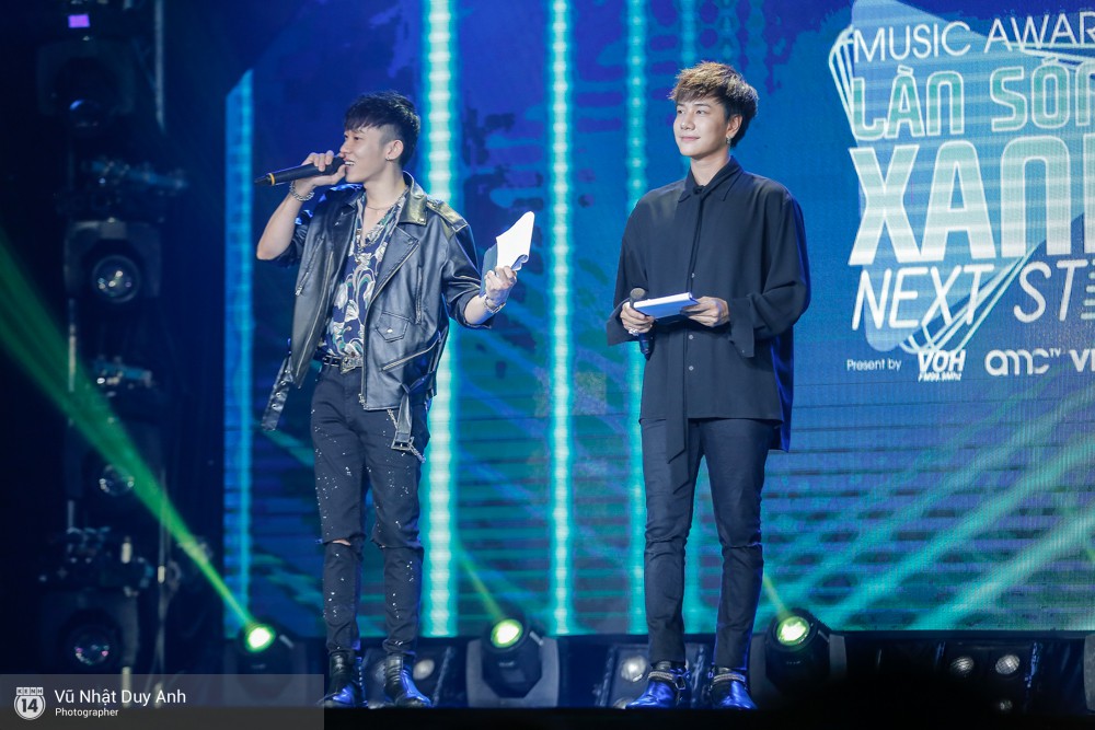 Lần đầu song ca đổi hit, Lam Trường - Noo Phước Thịnh cười trừ vì quên lời ca khúc Chạm khẽ tim anh một chút thôi - Ảnh 14. Lần đầu song ca đổi hit, Lam Trường - Noo Phước Thịnh cười trừ vì quên lời ca khúc Chạm khẽ tim anh một chút thôi - Ảnh 14.
