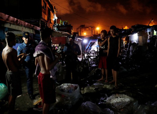 Cuộc chiến chống... la cà đường phố ở Philippines - Ảnh 1.