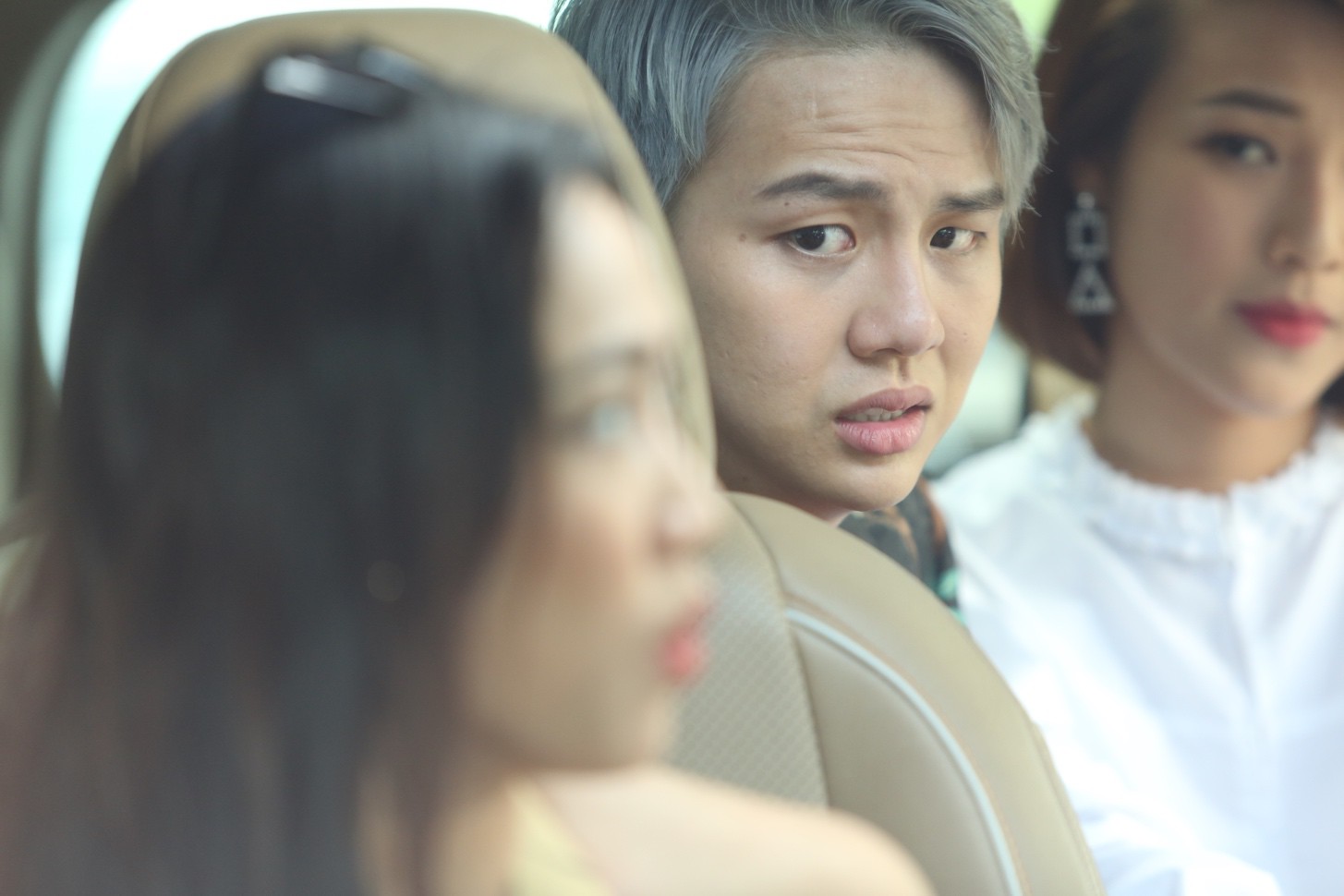 Cô giáo Khánh bất ngờ đụng độ học trò Diệu Nhi trong phim sitcom Thứ Hai không hại được ai - Ảnh 2. Cô giáo Khánh bất ngờ đụng độ học trò Diệu Nhi trong phim sitcom Thứ Hai không hại được ai - Ảnh 2.