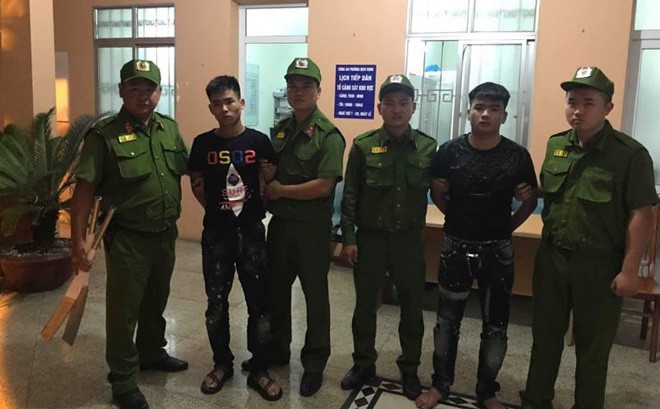 Công an Hà Nội vây ráp, nổ súng trấn áp gần 50 đối tượng mang theo hung khí - Ảnh 1.