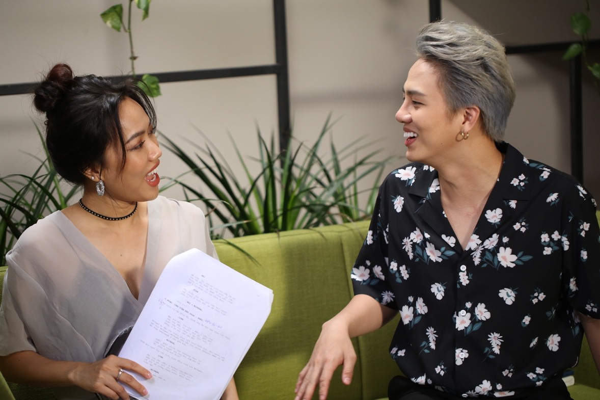 Cô giáo Khánh bất ngờ đụng độ học trò Diệu Nhi trong phim sitcom Thứ Hai không hại được ai - Ảnh 6. Cô giáo Khánh bất ngờ đụng độ học trò Diệu Nhi trong phim sitcom Thứ Hai không hại được ai - Ảnh 6.