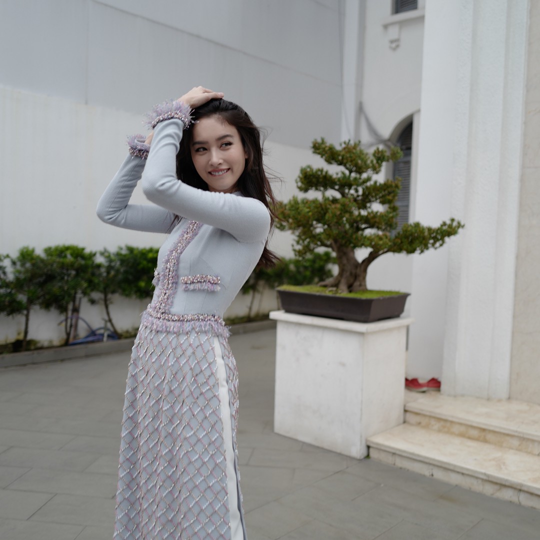 Nong Poy khoe ảnh xinh đẹp ở Việt Nam, dân mạng đặc biệt chú ý vào chi tiết này! - Ảnh 2.