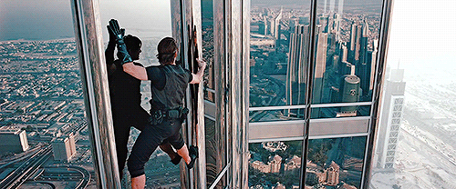 7 cảnh hành động ngầu nhất mà Tom Cruise từng thực hiện trong loạt Mission: Impossible đình đám - Ảnh 6.
