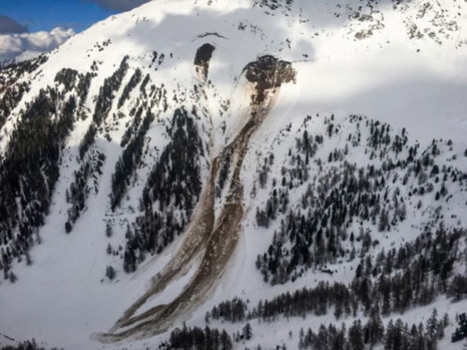 Thụy Sĩ: Tai nạn máy bay ở vùng núi Alps, 4 người thiệt mạng - Ảnh 1.