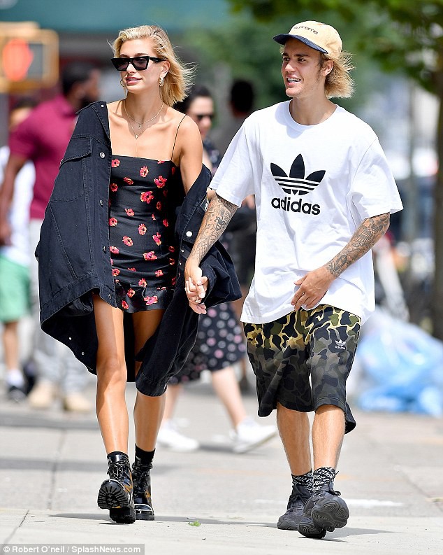 Justin Bieber tươi cười cực hạnh phúc và dễ thương hơn bao giờ hết khi ở bên Hailey Baldwin - Ảnh 4.