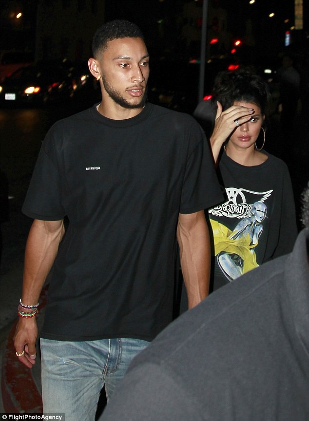 Nàng cao 1m79 chàng cao hơn 2m, Kendall Jenner và bạn trai đi đến đâu cũng nổi bật bên những người khác - Ảnh 1.