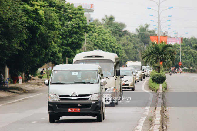 Lễ tang chiến sĩ Khuất Mạnh Trí: Người mẹ rơi nước mắt, đau đớn đón linh cữu con trở về - Ảnh 4.