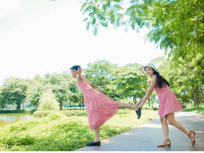 Giận dỗi v&igrave; phải tự lo từ trang phục đến chụp ảnh cưới, c&ocirc; g&aacute;i phục th&ugrave; bằng c&aacute;ch cho ch&uacute; rể mặc v&aacute;y chụp h&igrave;nh - Ảnh 2.
