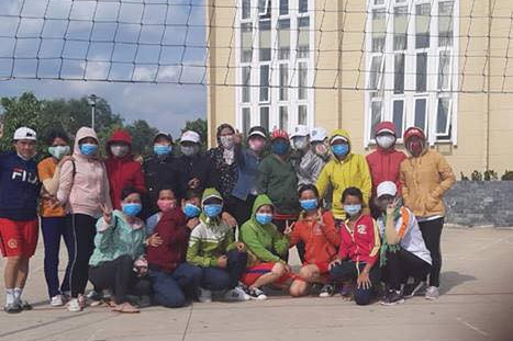 Xuất hiện đội bóng chuyền toàn nữ ninja tranh giải cấp huyện, bí kíp để vẫn khoẻ mạnh mà chẳng ngại ảnh hưởng làn da - Ảnh 3.
