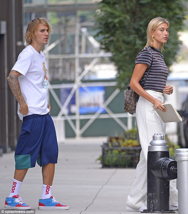 Justin Bieber và Hailey Baldwin dắt nhau đi gặp mục sư chuẩn bị tổ chức đám cưới - Ảnh 4.