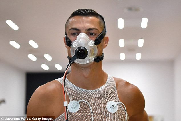 Ronaldo làm gì trong buổi tập đầu tiên ở Juventus? - Ảnh 1.