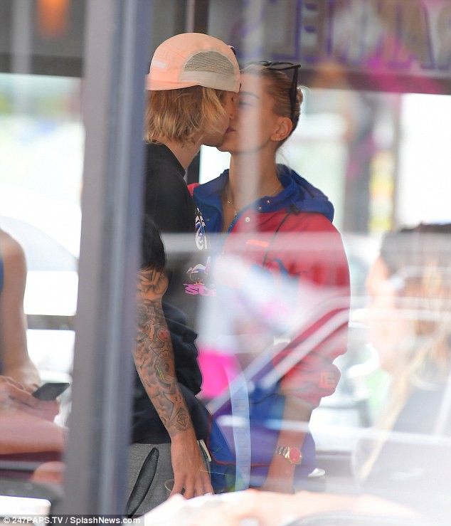 Đây là bằng chứng Justin Bieber và Hailey Baldwin đã bí mật kết hôn? - Ảnh 6.