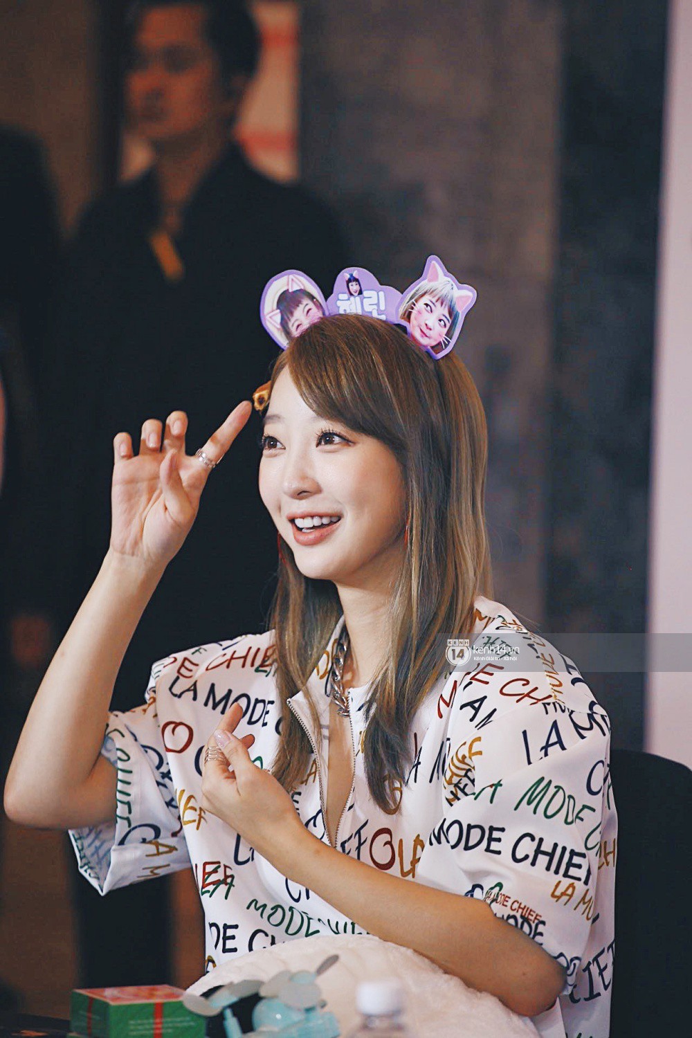 Fansign đầu tiên của EXID, The Boyz tại Việt Nam: Hani đẹp xứng danh nữ thần, dàn mỹ nam mỹ nữ cười thả ga với fan - Ảnh 24. Fansign đầu tiên của EXID, The Boyz tại Việt Nam: Hani đẹp xứng danh nữ thần, dàn mỹ nam mỹ nữ cười thả ga với fan - Ảnh 24.