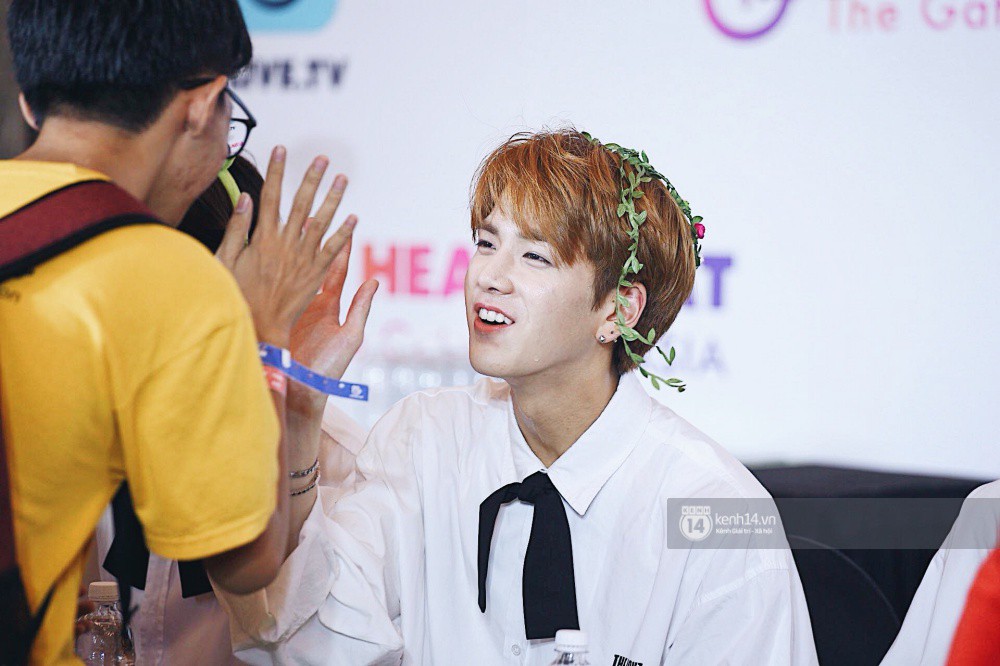 Fansign đầu tiên của EXID, The Boyz tại Việt Nam: Hani đẹp xứng danh nữ thần, dàn mỹ nam mỹ nữ cười thả ga với fan - Ảnh 31. Fansign đầu tiên của EXID, The Boyz tại Việt Nam: Hani đẹp xứng danh nữ thần, dàn mỹ nam mỹ nữ cười thả ga với fan - Ảnh 31.