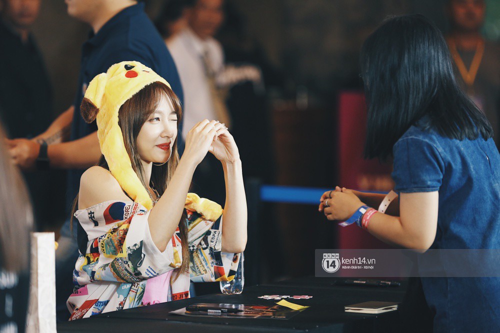 Fansign đầu tiên của EXID, The Boyz tại Việt Nam: Hani đẹp xứng danh nữ thần, dàn mỹ nam mỹ nữ cười thả ga với fan - Ảnh 5. Fansign đầu tiên của EXID, The Boyz tại Việt Nam: Hani đẹp xứng danh nữ thần, dàn mỹ nam mỹ nữ cười thả ga với fan - Ảnh 5.