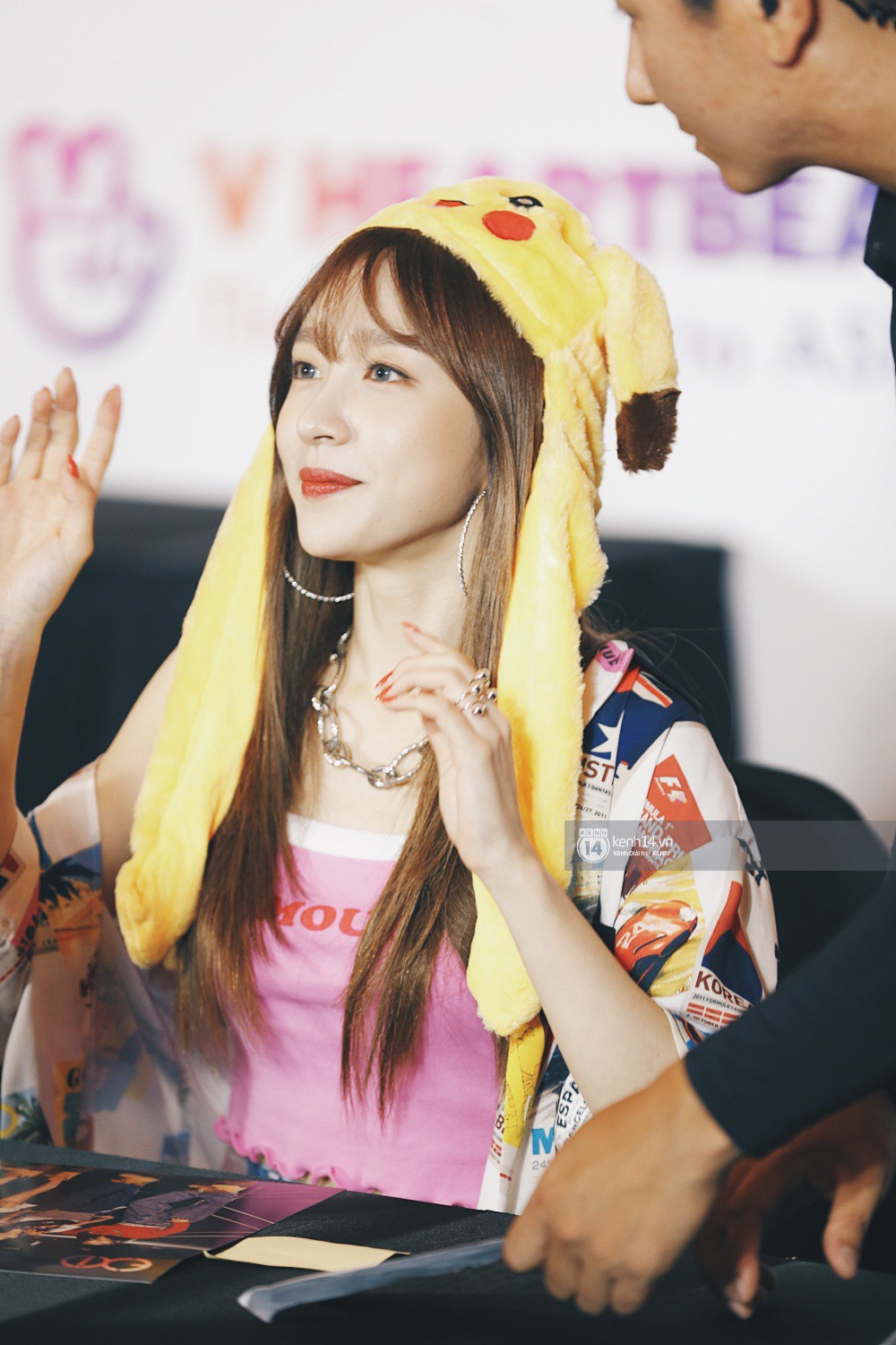 Fansign đầu tiên của EXID, The Boyz tại Việt Nam: Hani đẹp xứng danh nữ thần, dàn mỹ nam mỹ nữ cười thả ga với fan - Ảnh 14. Fansign đầu tiên của EXID, The Boyz tại Việt Nam: Hani đẹp xứng danh nữ thần, dàn mỹ nam mỹ nữ cười thả ga với fan - Ảnh 14.