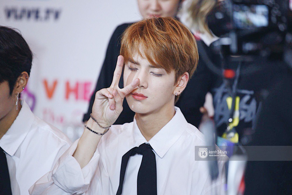 Fansign đầu tiên của EXID, The Boyz tại Việt Nam: Hani đẹp xứng danh nữ thần, dàn mỹ nam mỹ nữ cười thả ga với fan - Ảnh 30. Fansign đầu tiên của EXID, The Boyz tại Việt Nam: Hani đẹp xứng danh nữ thần, dàn mỹ nam mỹ nữ cười thả ga với fan - Ảnh 30.