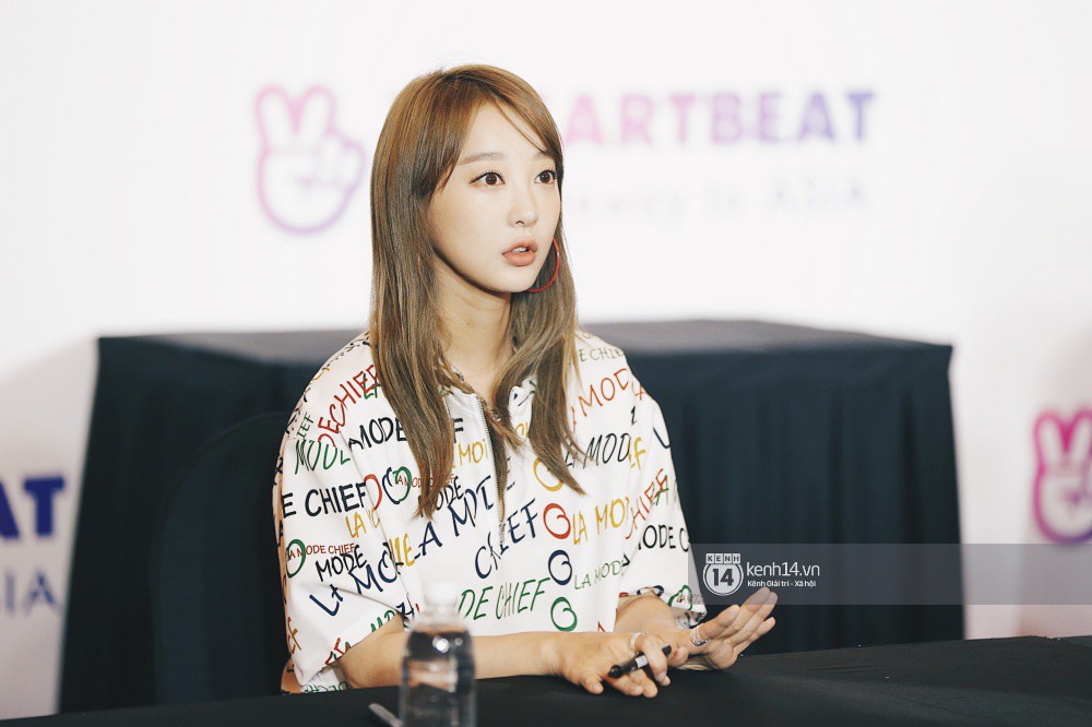 Fansign đầu tiên của EXID, The Boyz tại Việt Nam: Hani đẹp xứng danh nữ thần, dàn mỹ nam mỹ nữ cười thả ga với fan - Ảnh 23. Fansign đầu tiên của EXID, The Boyz tại Việt Nam: Hani đẹp xứng danh nữ thần, dàn mỹ nam mỹ nữ cười thả ga với fan - Ảnh 23.