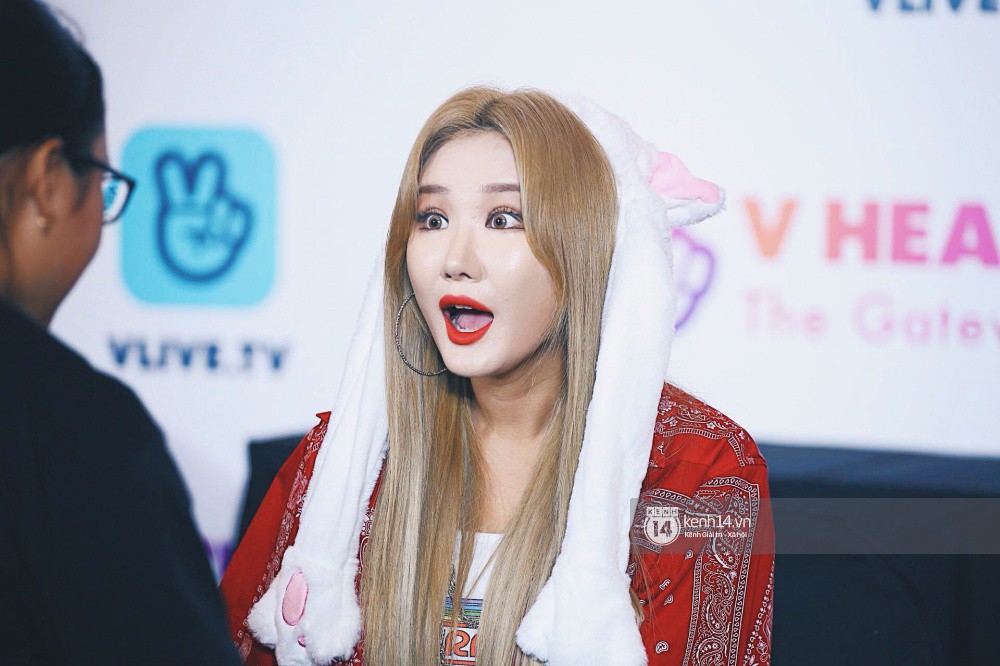 Fansign đầu tiên của EXID, The Boyz tại Việt Nam: Hani đẹp xứng danh nữ thần, dàn mỹ nam mỹ nữ cười thả ga với fan - Ảnh 20. Fansign đầu tiên của EXID, The Boyz tại Việt Nam: Hani đẹp xứng danh nữ thần, dàn mỹ nam mỹ nữ cười thả ga với fan - Ảnh 20.
