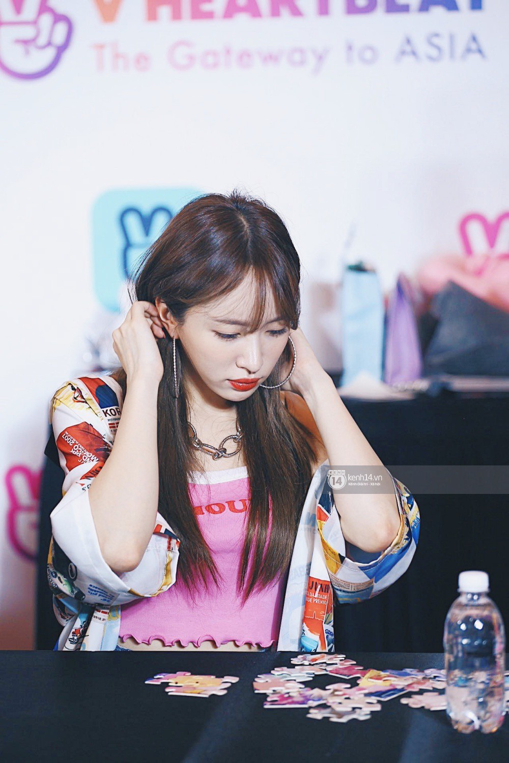 Fansign đầu tiên của EXID, The Boyz tại Việt Nam: Hani đẹp xứng danh nữ thần, dàn mỹ nam mỹ nữ cười thả ga với fan - Ảnh 15. Fansign đầu tiên của EXID, The Boyz tại Việt Nam: Hani đẹp xứng danh nữ thần, dàn mỹ nam mỹ nữ cười thả ga với fan - Ảnh 15.
