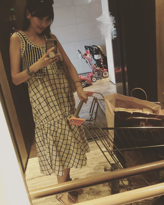 Không dừng lại ở 3 con, vợ Lâm Chí Dĩnh tiếp tục mang thai em bé thứ 4? - Ảnh 1.
