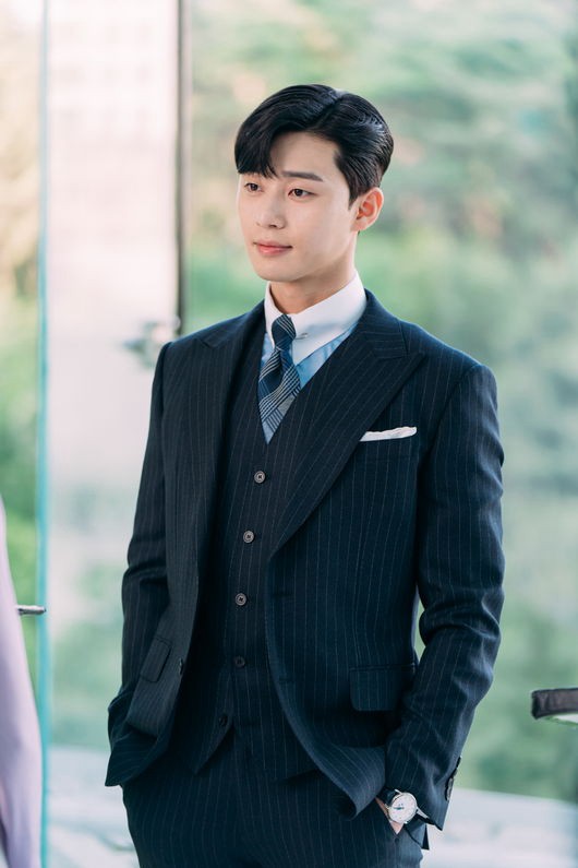 Cuối cùng Park Seo Joon cũng đích thân lên tiếng về chuyện tình cảm, úp mở về cơ hội đến với Park Min Young - Ảnh 2.