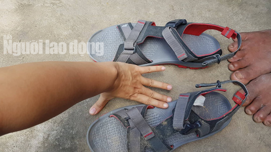Cuộc sống khó khăn của người khổng lồ cao hơn 2,1 m ở miền Tây - Ảnh 5.